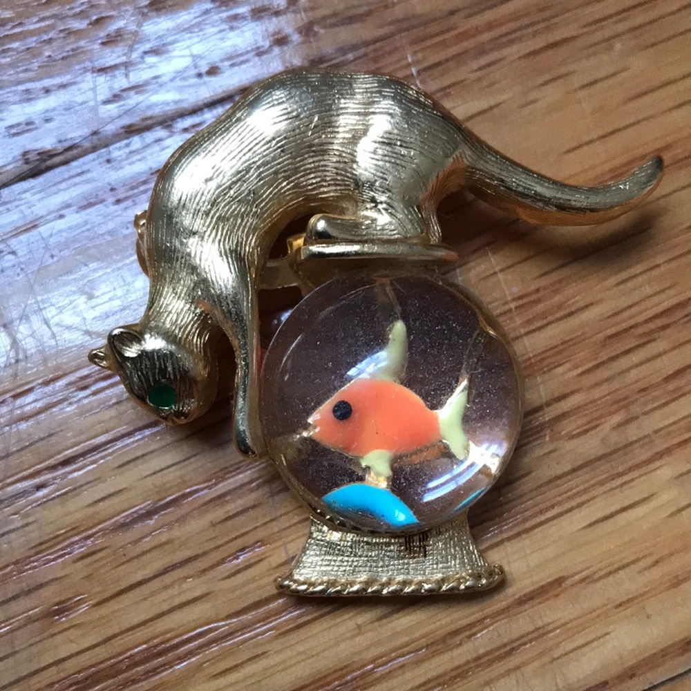 Vintage Gold Crown cat and goldfish bowl brooch